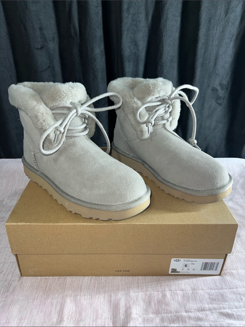 UGG Women's Light Grey Suede Shearling Lace-Up Ankle Boots. Classic Mini Posy.